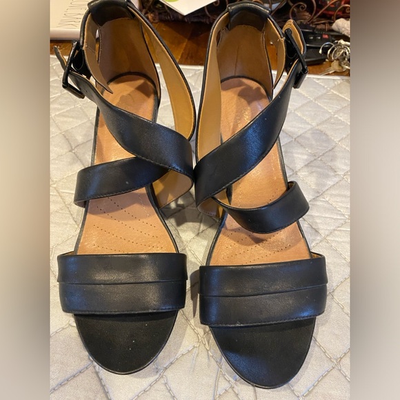 Clarks wedge strappa sandal. Size 8 - Picture 3 of 6